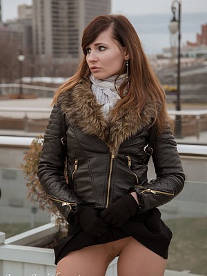 Jeny in boots and seamless pantyhose